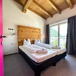 Partyhouse Harakiri Different 60 Seconds To Mountains! Free Parking! Self Check-in Lodge Mayrhofen