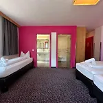 Partyhouse Harakiri Different 60 Seconds To Mountains! Free Parking! Self Check-in Domek letniskowy Mayrhofen