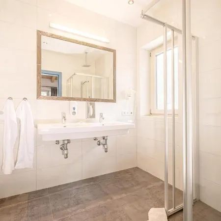 Partyhouse Harakiri Different 60 Seconds To Mountains! Free Parking! Self Check-in * Mayrhofen