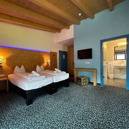 Partyhouse Harakiri Different 60 Seconds To Mountains! Free Parking! Self Check-in Lodge *