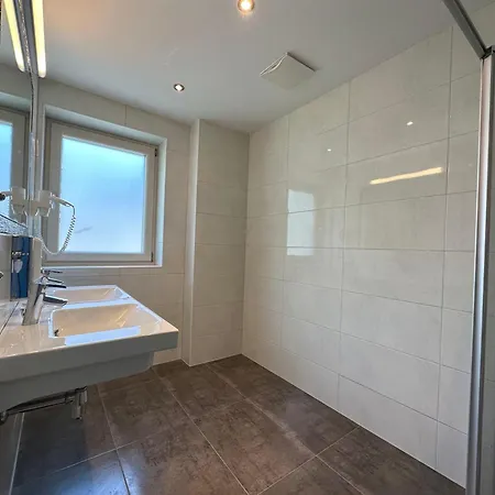 Partyhouse Harakiri Different 60 Seconds To Mountains! Free Parking! Self Check-in *