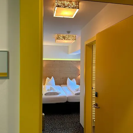 Partyhouse Harakiri Different 60 Seconds To Mountains! Free Parking! Self Check-in Alojamento de Turismo Selvagem Mayrhofen