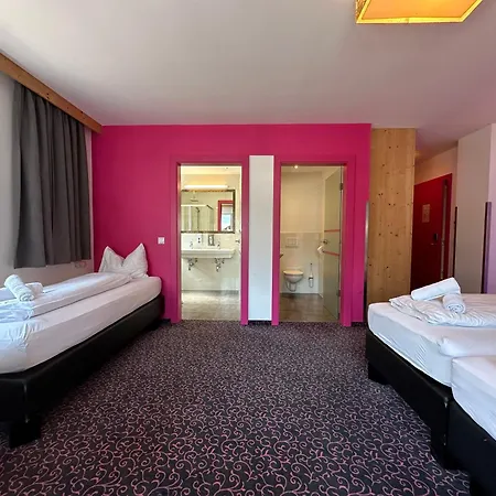 Partyhouse Harakiri Different 60 Seconds To Mountains! Free Parking! Self Check-in Alojamento de Turismo Selvagem Mayrhofen